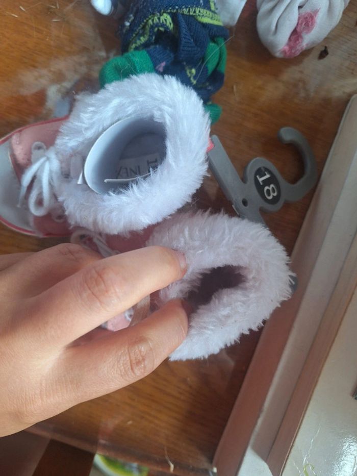 Chausson chaussure taille 18 - photo numéro 4