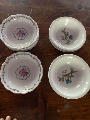 15 coupelles en porcelaine