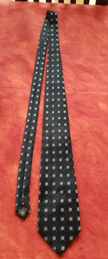 Cravate noire - Laurent Cerrer