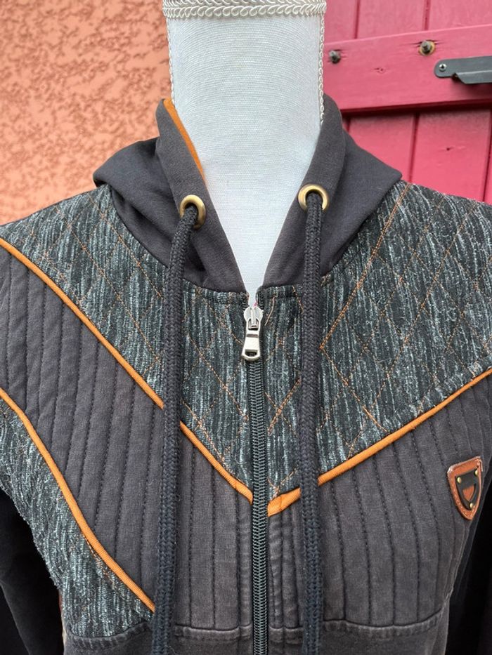Veste / sweat à capuche zippé T. S - photo numéro 3