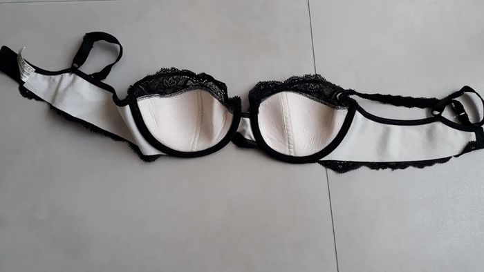 Soutien gorge dentelle noire 90B Well - TBE - photo numéro 3