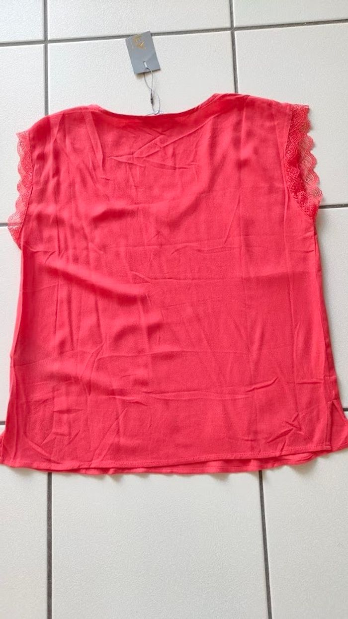blouse / haut rouge avec bord dentelles ONLY taille 36 NEUVE avec étiquette - photo numéro 9