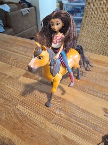 Spirit va au trot avec lucky