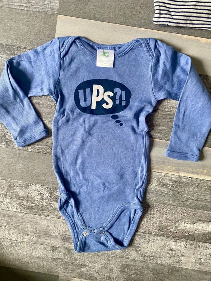 Lot de 4 bodies en taille 6 mois - photo numéro 4