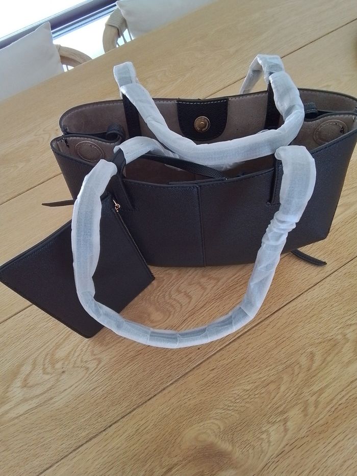 Sac à mains couleur noir .Neuf avec emballage - photo numéro 5