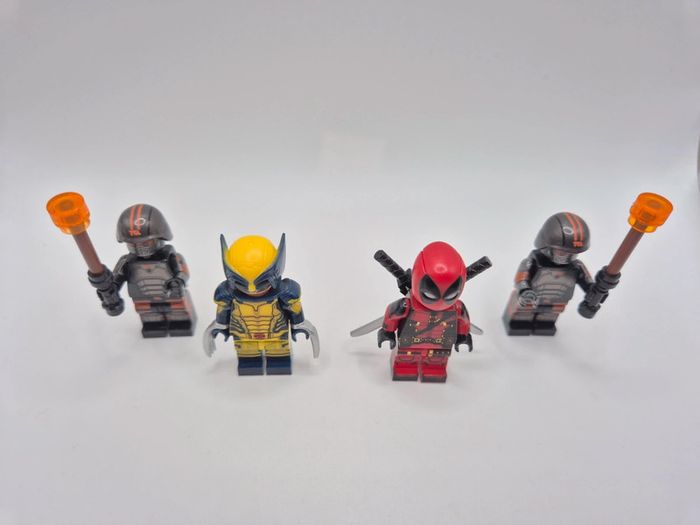 Figurines type lego Deadpool et Wolverine + 2 agents TVA Marvel - photo numéro 6