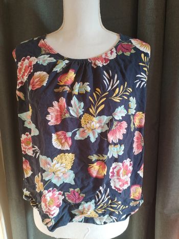 top fleuri , Bleu marine - sans manche taille 44
