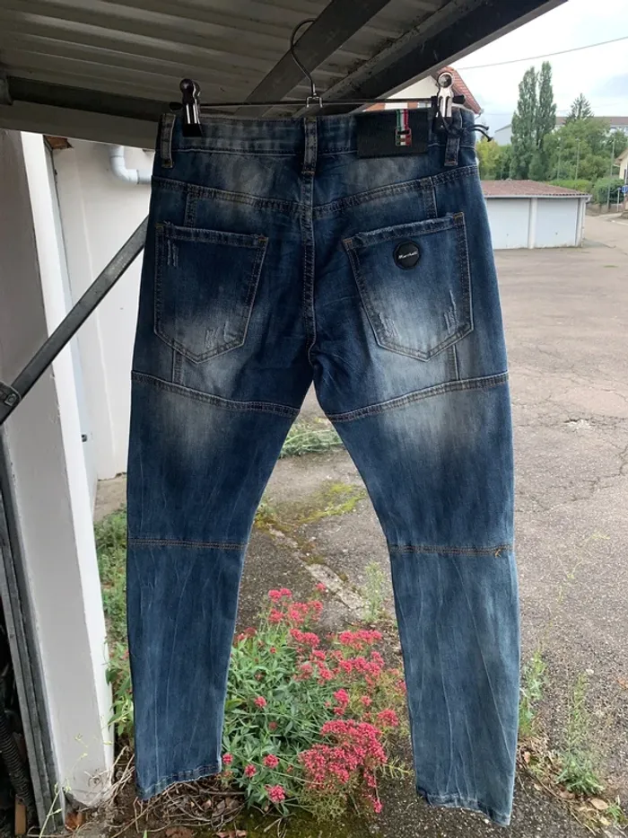 Jeans garçon neuf 14 ans , tendance , coupe droite - photo numéro 4
