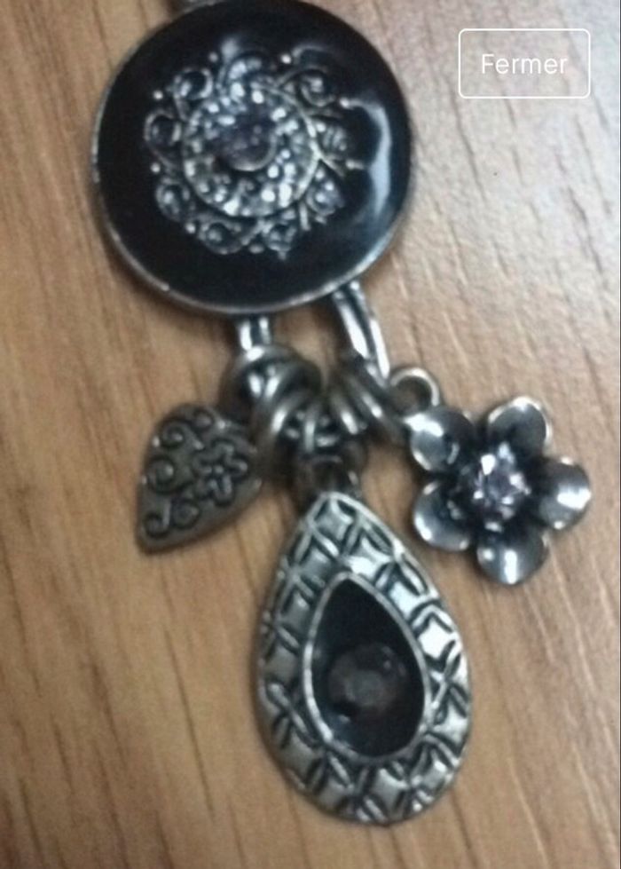 Boucle d’oreille avec 3 pendentifs - photo numéro 3