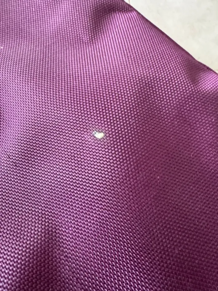 Sac à bandoulière violet, il y a quelques traces 42x24x24cm - photo numéro 2