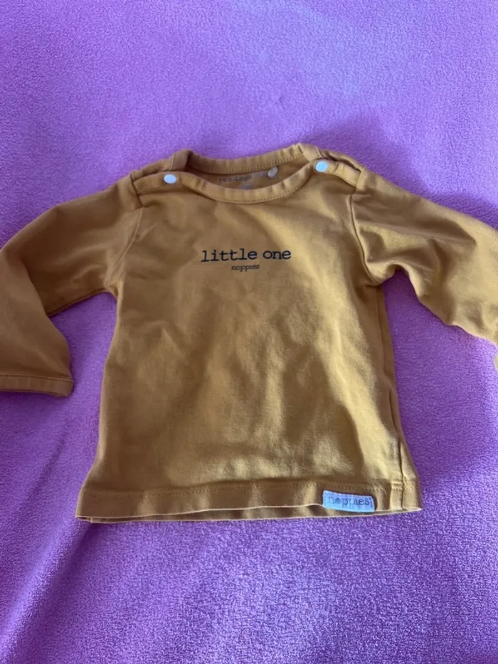 Lot de 2 tshirts à longues manches taille 1 mois - photo numéro 2
