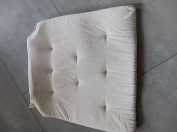dessus de chaise écru avec scratch 43 x 40 cm  Ikéa (taches mineures)