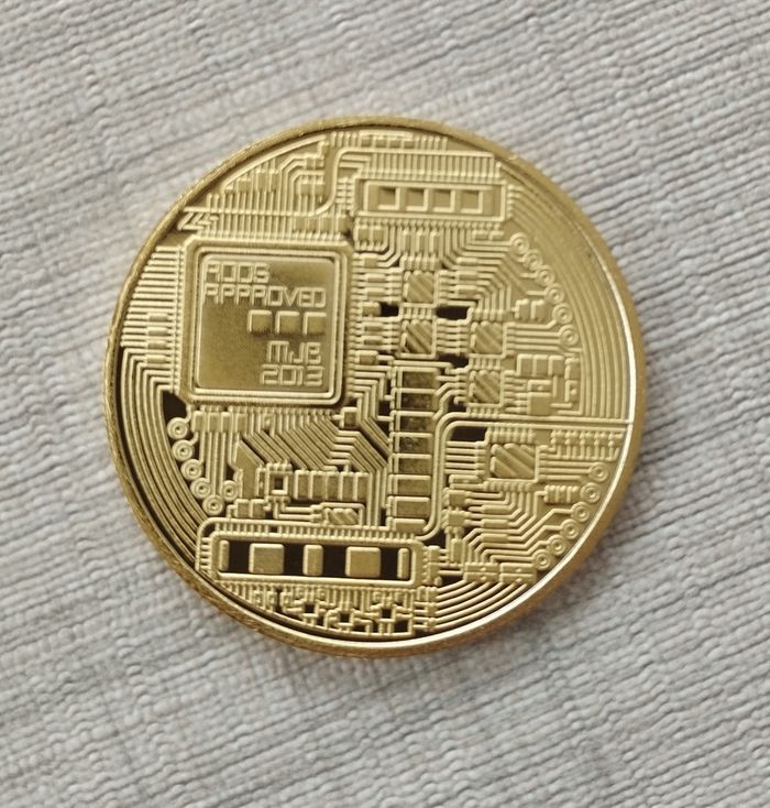 Pièce Bitcoin plaquée or - photo numéro 4