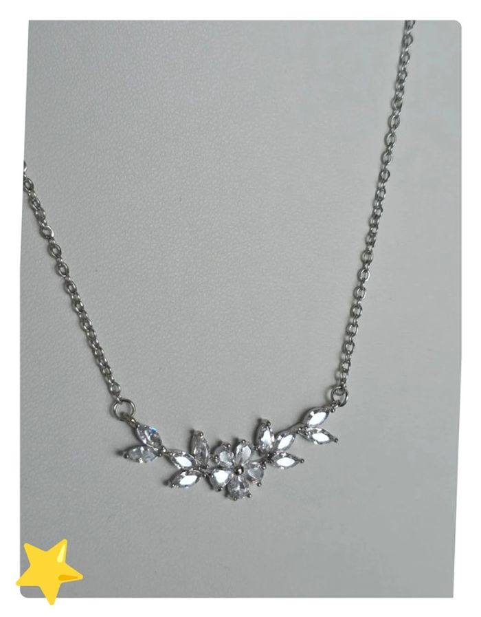 Collier maille jaseron avec pendentif fleurs en pierre d'ornement - photo numéro 3