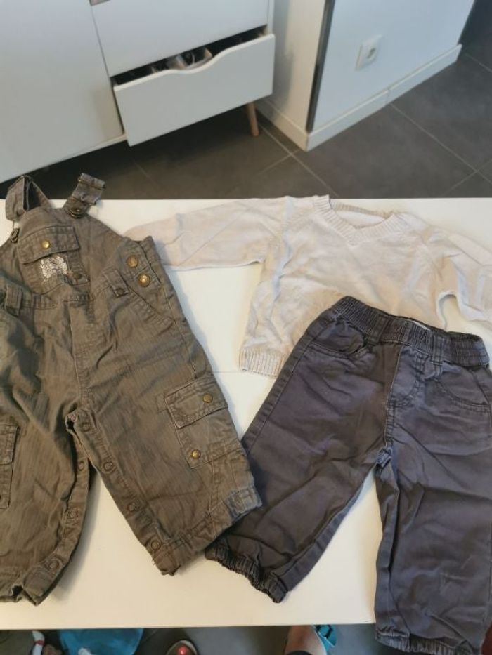 Lot salopette, pantalon et pull