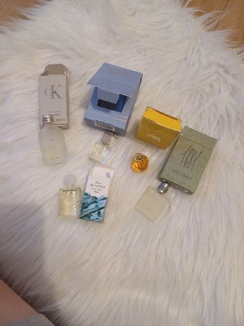 Lot de parfum miniatures différents marques