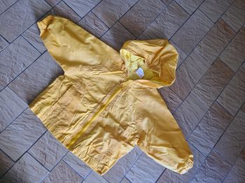 Blouson coupe vent jaune / Taille 12 mois
