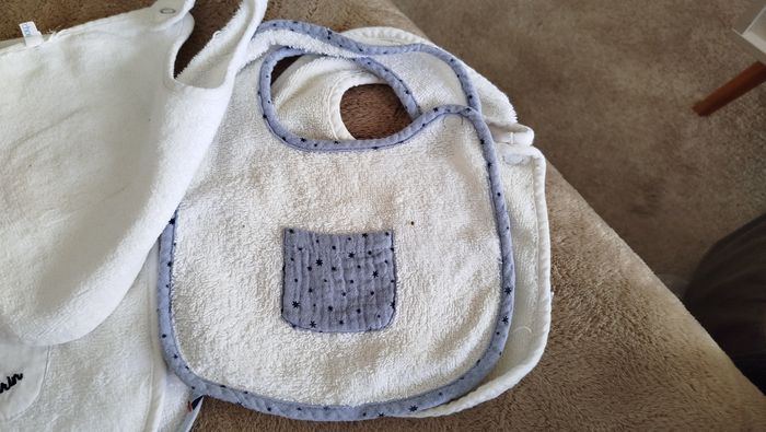 Lot bavoirs - photo numéro 2