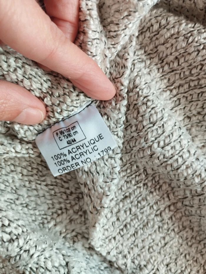 Pull gris chiné à col V - Miss American City - Taille 42/44
- TBE - photo numéro 6