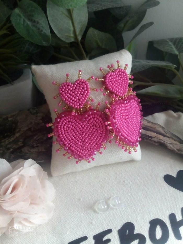 Boucles d'oreilles bohèmes coeurs roses