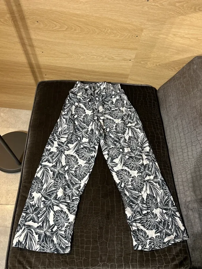 Pantalon fleuri camaïeu neuf sans étiquette S