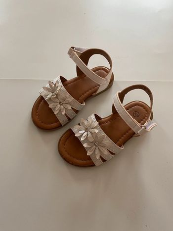 Nus pieds fille taille 24/25