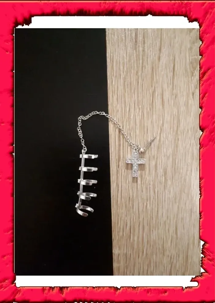 Pièce boucle d'oreille a breloque croix