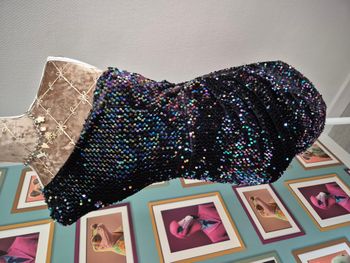 Robe sequins noirs asymétrique AX Paris taille S