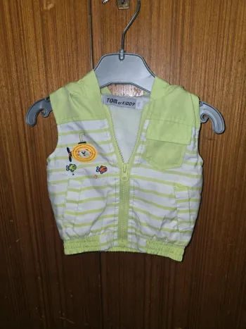 Gilet sans manches bébé garçon – vert rayé avec capuche