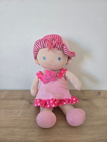 Jolie poupée en chiffon / peluche