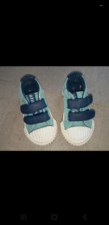 Baskets bleu absorba en taille 20