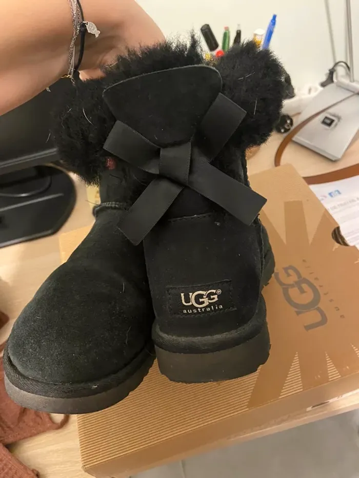 Ugg basse noires noeud - photo numéro 4