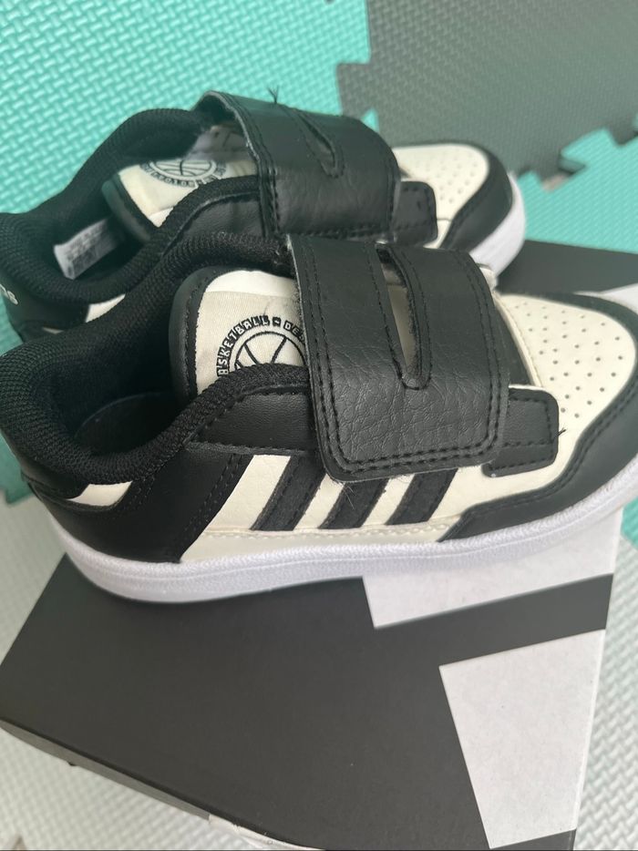 Basket adidas taille 26 - photo numéro 5