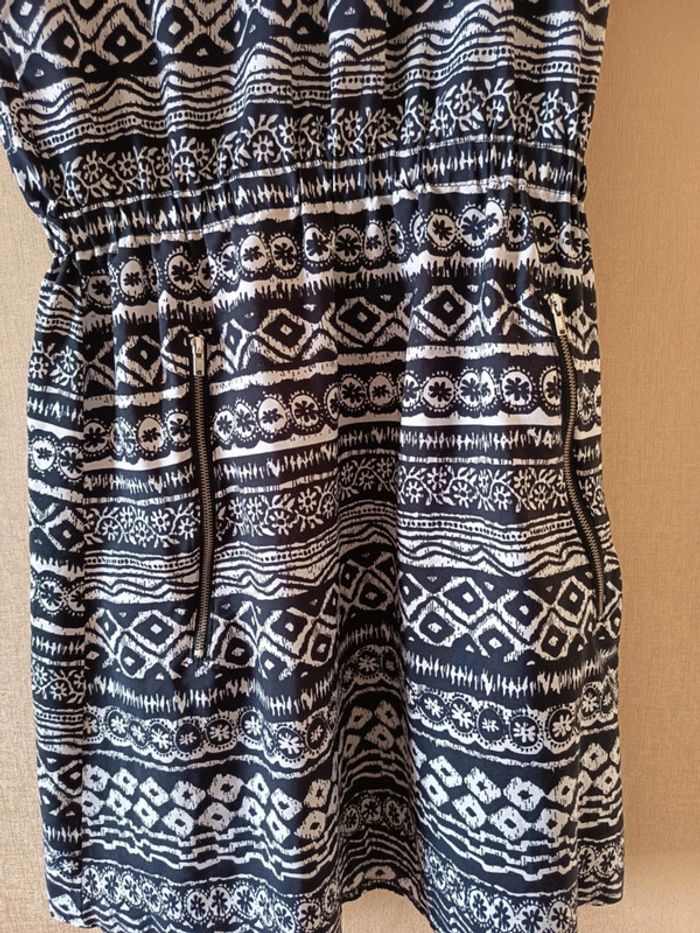 Robe courte sans manches. Marque Iska. (902) - photo numéro 4