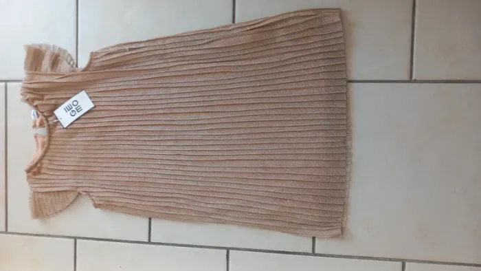 Robe neuve jamais portée étiquetée - photo numéro 2