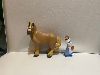 Figurine la belle et la bête : belle et philibert