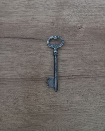 Clé ancienne en métal " 9 cm "