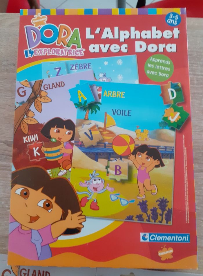 L'alphabet avec Dora l'exploratrice de Clementoni