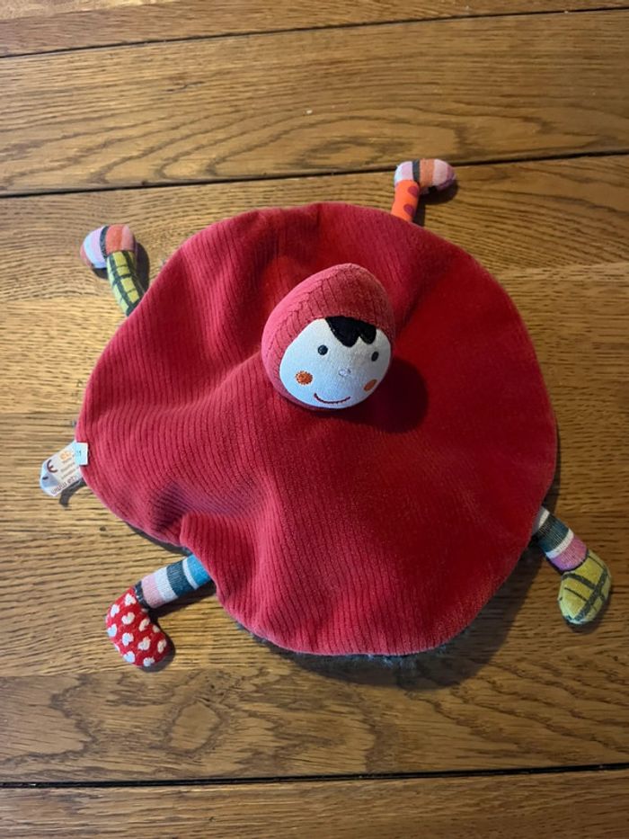 Doudou petit chaperon rouge et loup ebulobo