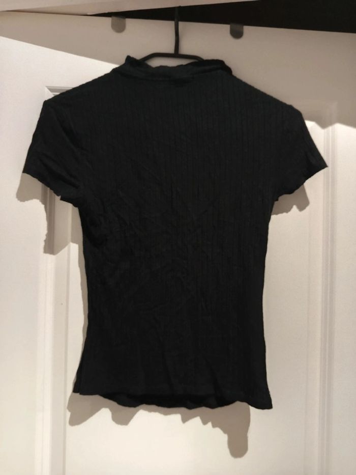 🔝 T-shirt manches courtes Bershka noir côtelé taille S 36 - photo numéro 2
