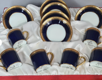 6 tasses en porcelaine