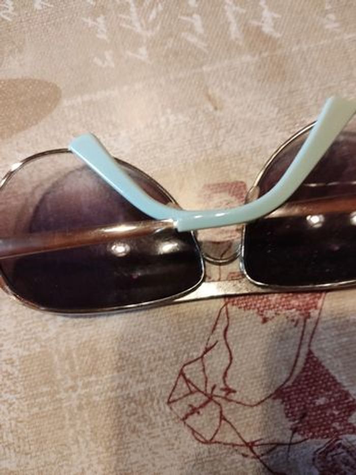 lunette soleil contour bleu ciel - photo numéro 2