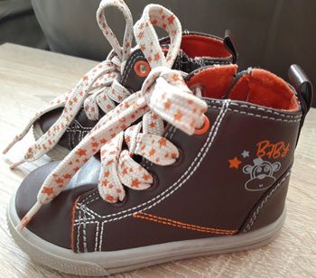 Chaussures montantes fille pointure 19 / 6-12 mois