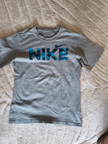 T-shirt Nike