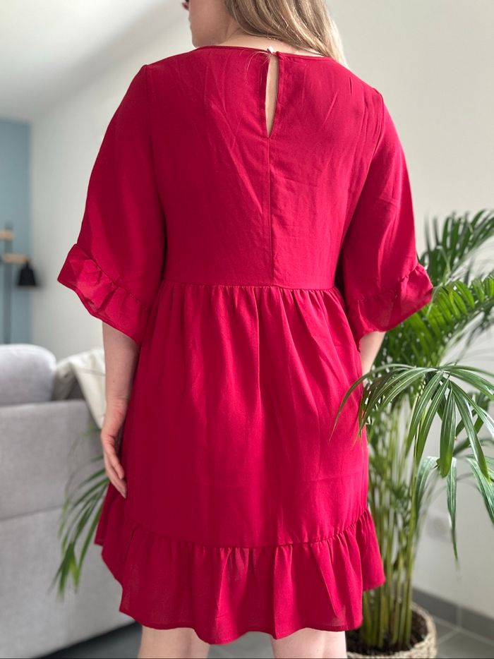 Robe rouge neuve - photo numéro 2