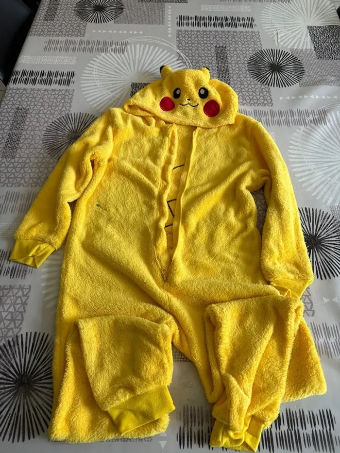 Pyjama combinaison pikachu