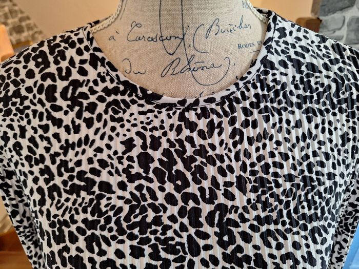 Robe fluide plissée blanche et noire - photo numéro 2