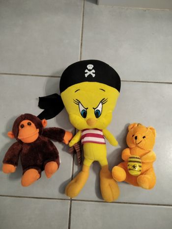 Lot de trois peluches 