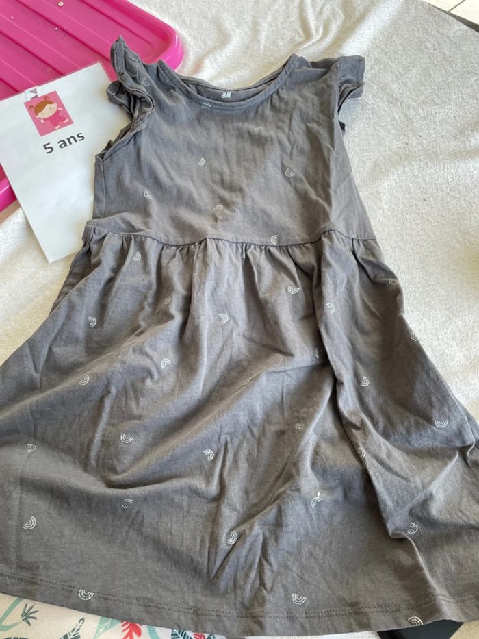 Robe H&M 4-6 ans - photo numéro 2