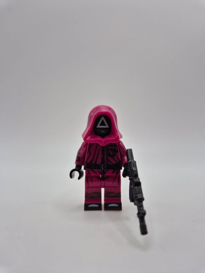 Figurine type lego soldat garde Squid Game